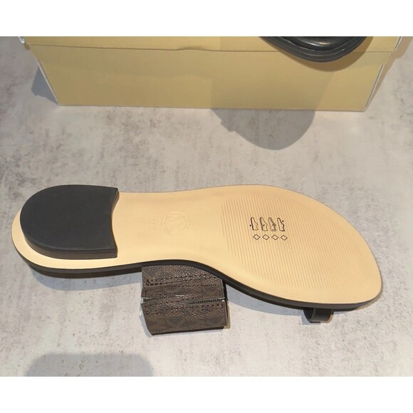 Women Michael Kors August Toe Ring Slide Sandals Size 7.5 $110 Retail - Picture 3 of 12